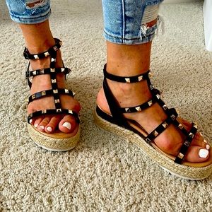 Womens black Acata platform sandals with rose gold studs sz 6